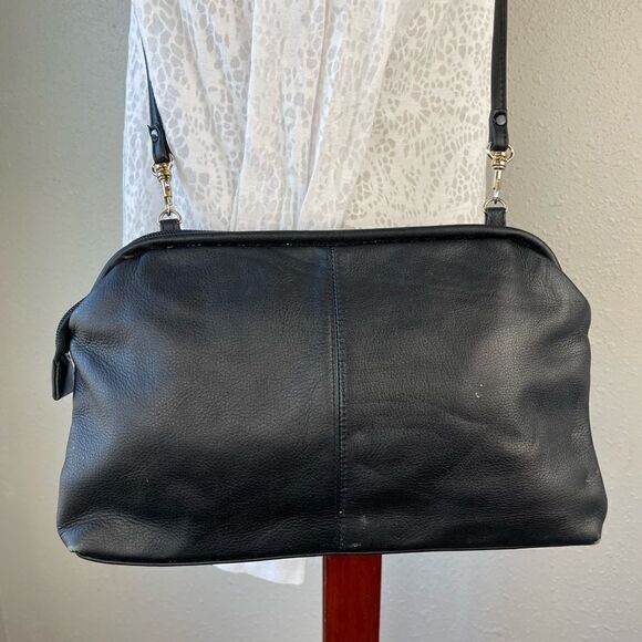 Black Faux Leather Shoulder Bag EUC - Picture 8 of 8